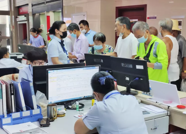 吉安公交:刷“軍優(yōu)卡”免費(fèi)乘坐公交車