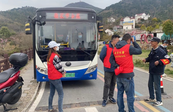 馬鞍山長客:當(dāng)涂長客開行“桃花節(jié)”專線 助力游客踏春賞花