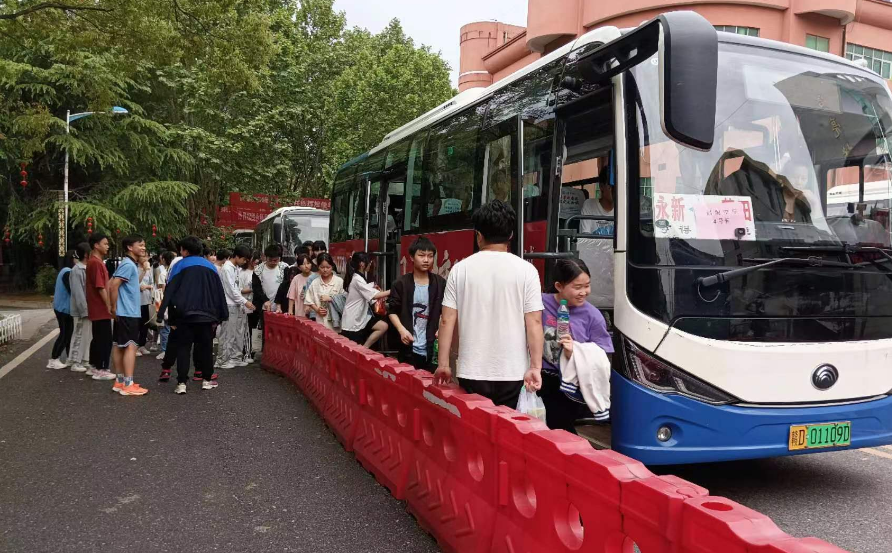 吉安長(zhǎng)運(yùn):永新公司全力以赴接送體考學(xué)生