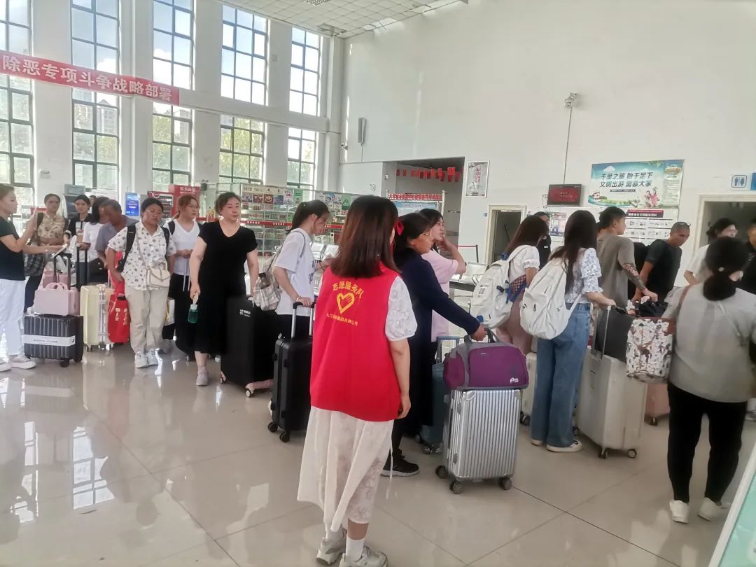 九江長運(yùn):新生接送車直通校園 為開學(xué)季保駕護(hù)航