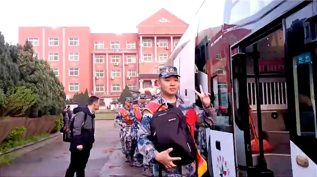 都市城際公交:為定向軍士生入伍報到提供強勁支持