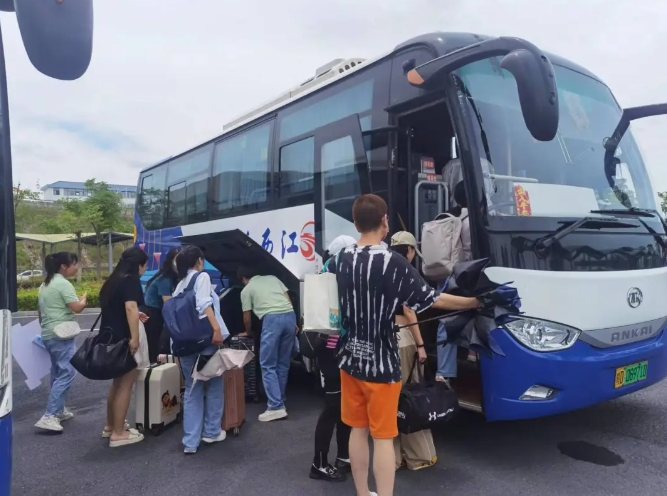 吉安公司:新干長運圓滿完成大學(xué)生排舞大賽運輸任務(wù)