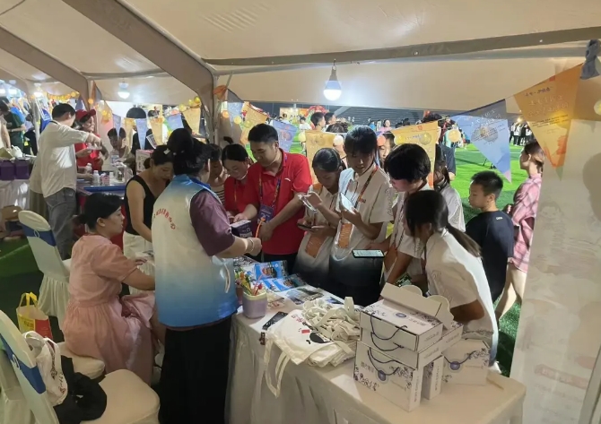 都市城際公交:赴“奔跑吧·少年”體育大會現(xiàn)場推廣旅游產(chǎn)品