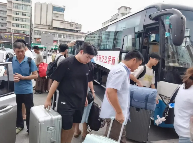 新余公交:助力學(xué)生順利返校