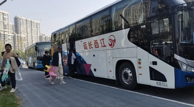 九江長運(yùn):圓滿完成省百縣青少年田徑運(yùn)動(dòng)會(huì)運(yùn)輸保障任務(wù)