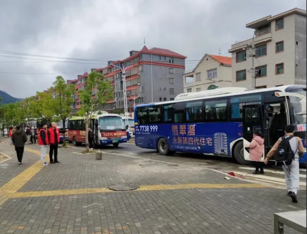 吉安公司:“周五直通車” 鋪就學(xué)子安心歸途
