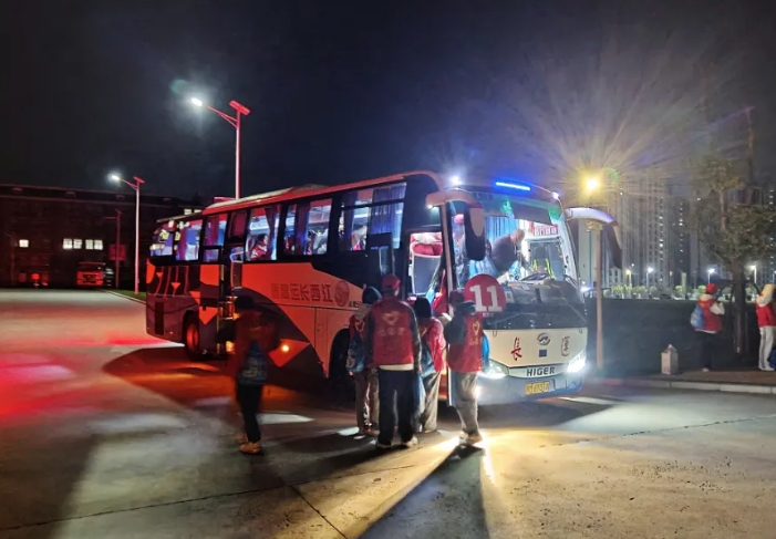 都市城際公交:三企聯(lián)動(dòng) 高標(biāo)準(zhǔn)護(hù)航體育盛會(huì)